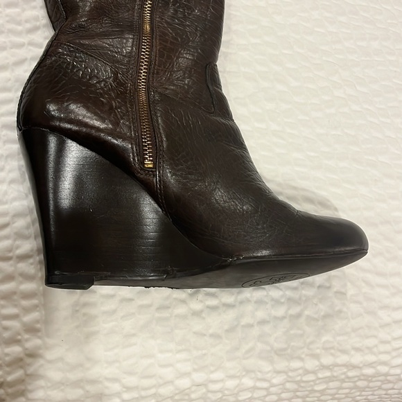 Authentic Tory Burch Dabney wedge boot- well cared for leather/hardware size 9 - Picture 6 of 10